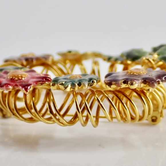 Christmas Wreath Brooch Mid-Century Gold Tone Colored Enamel Flowers Spiral VTG - Picture 4 of 8